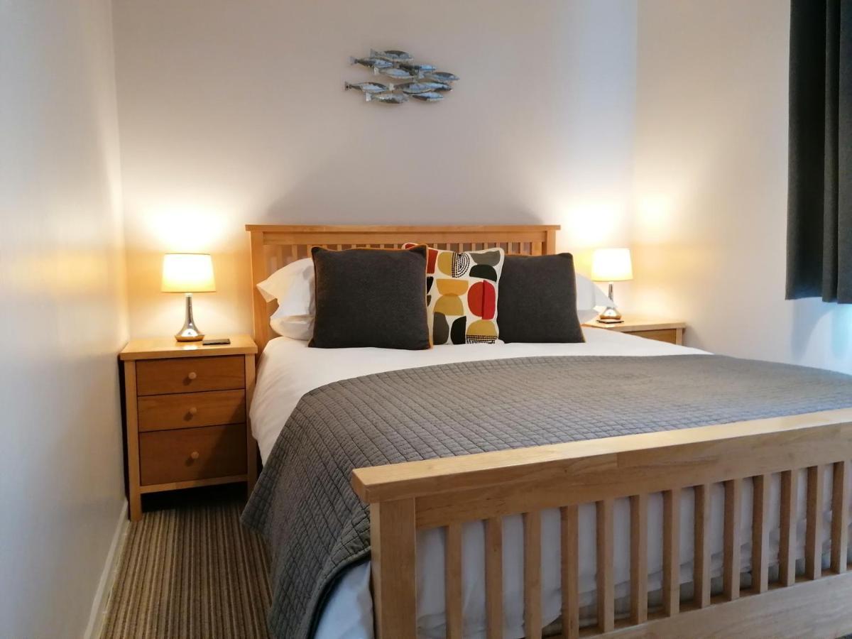 Schooner Point Guest House Лу Экстерьер фото