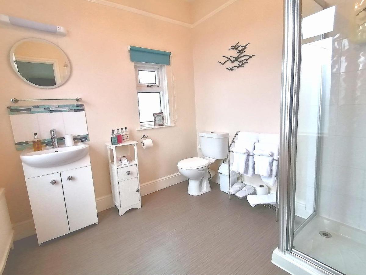 Schooner Point Guest House Лу Экстерьер фото