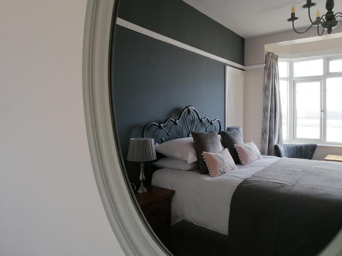 Schooner Point Guest House Лу Экстерьер фото