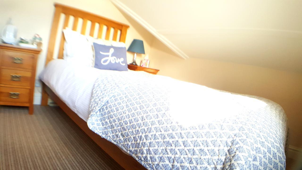 Schooner Point Guest House Лу Экстерьер фото