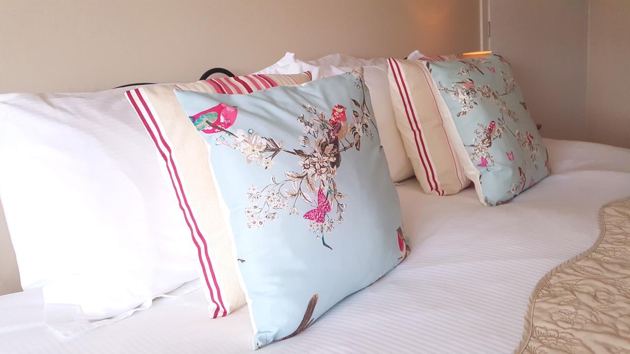 Schooner Point Guest House Лу Экстерьер фото