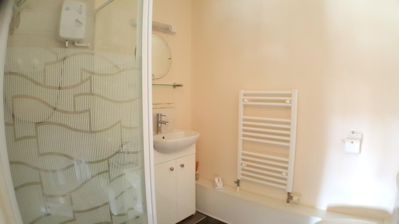 Schooner Point Guest House Лу Экстерьер фото